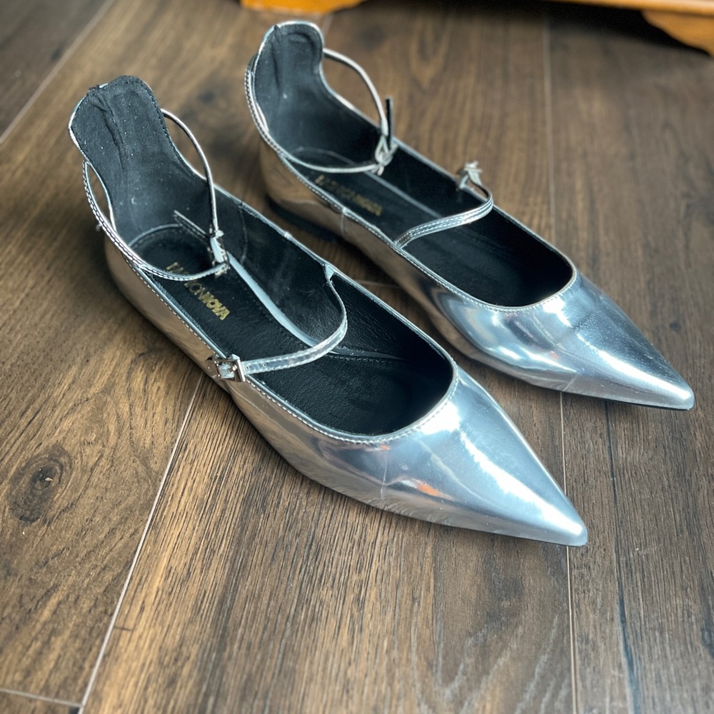 🚨Sold🚨Fashion Nova Silver Metallic Women's Pointed Ballet Flats Shoe Size 11